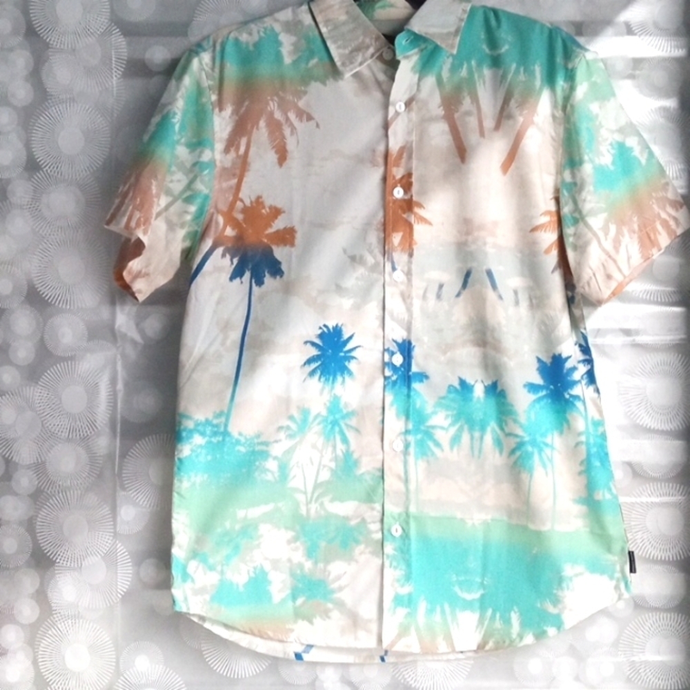 OCEAN CURRENT HAWAIIAN PARADISE CASUAL BUTTON UP SHORT SLEEVE SHIRT SIZE MED NWT
